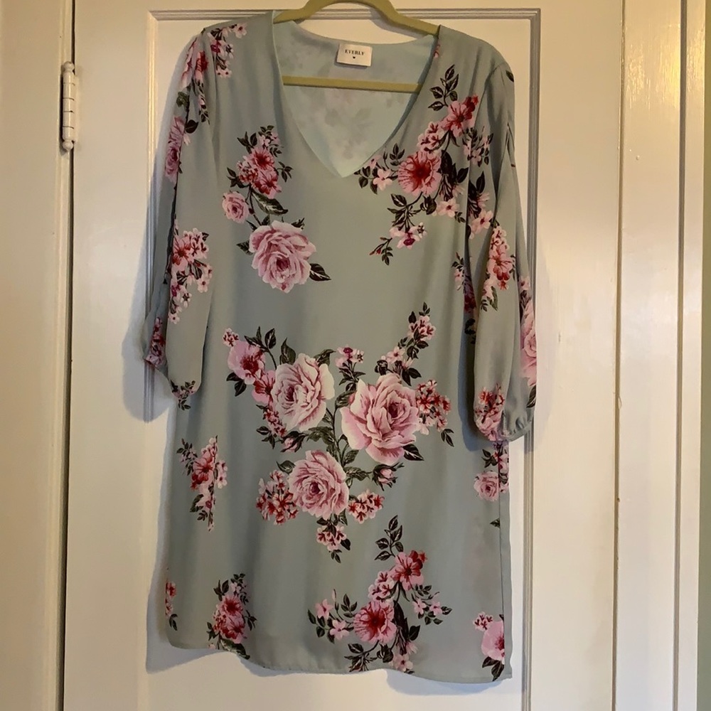 Everly Brand Large Light Blue Floral Shift Dress with Cut Out Sleeve Detail